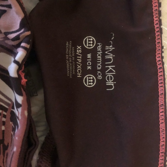 A lot of Workout Gear - 5 Legging-XS & 5 tops size small - EUC - Picture 8 of 15